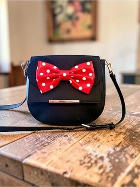 🎀 Kate Spade x Disney Minnie Mouse Bow Crossbody Bag 🎀